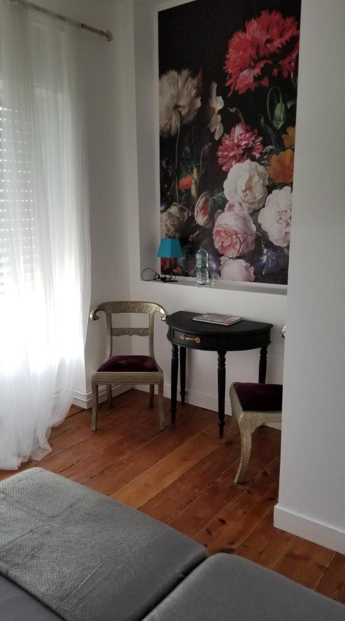 La Maison Blanche Bed & Breakfast Blaye